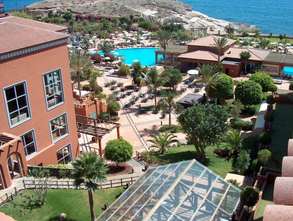 Hotelanlage aus der Sicht vom Hoteldach (im Vordergrund Hall H10 Costa Adeje Palace