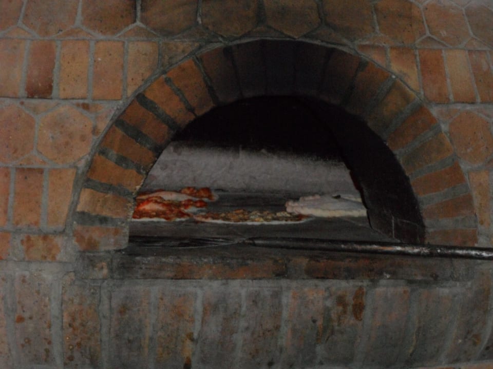 Pizza im Ofen Hotel Gorgonia Beach Resort