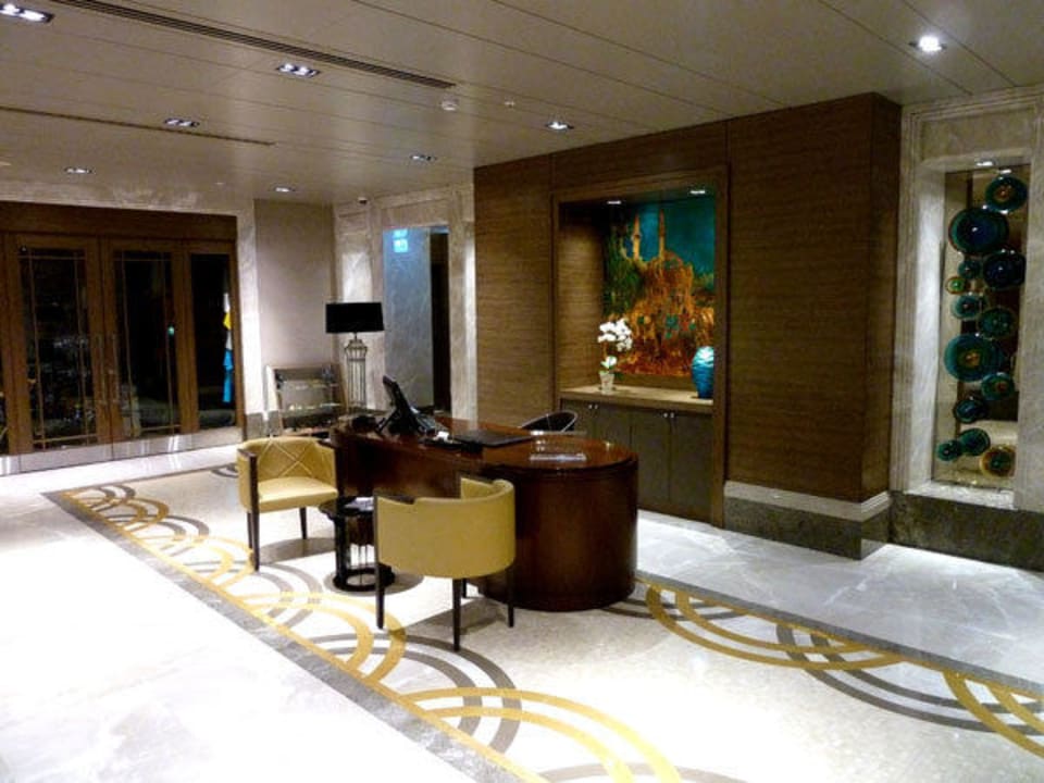 Im Eingangsbereich Windsor Hotel & Convention Center Istanbul