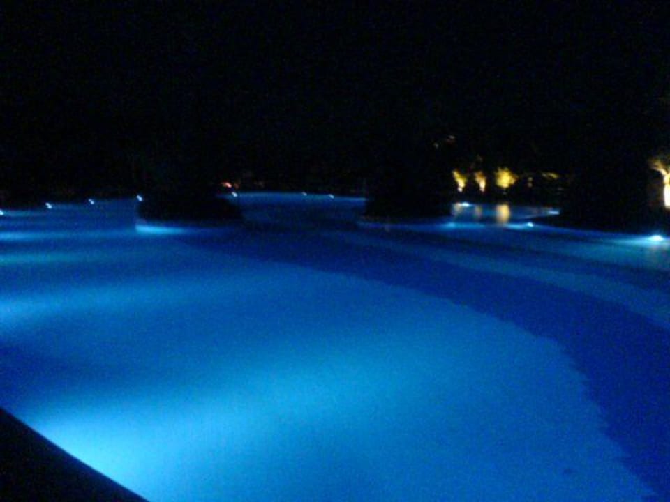Pool bei nacht Limak Limra Hotel & Resort