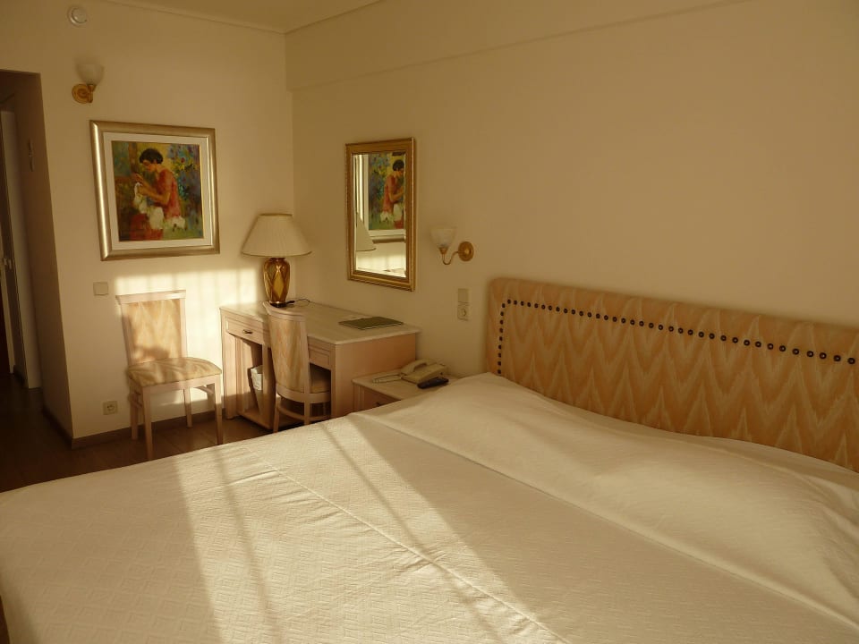 Scheibtisch Amarilia Hotel