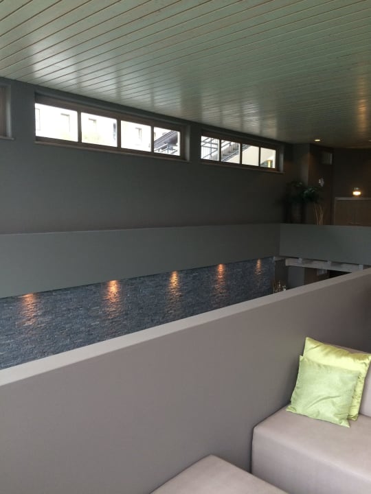 Liegen im Indoor Pool, oben Aldiana Club Ampflwang