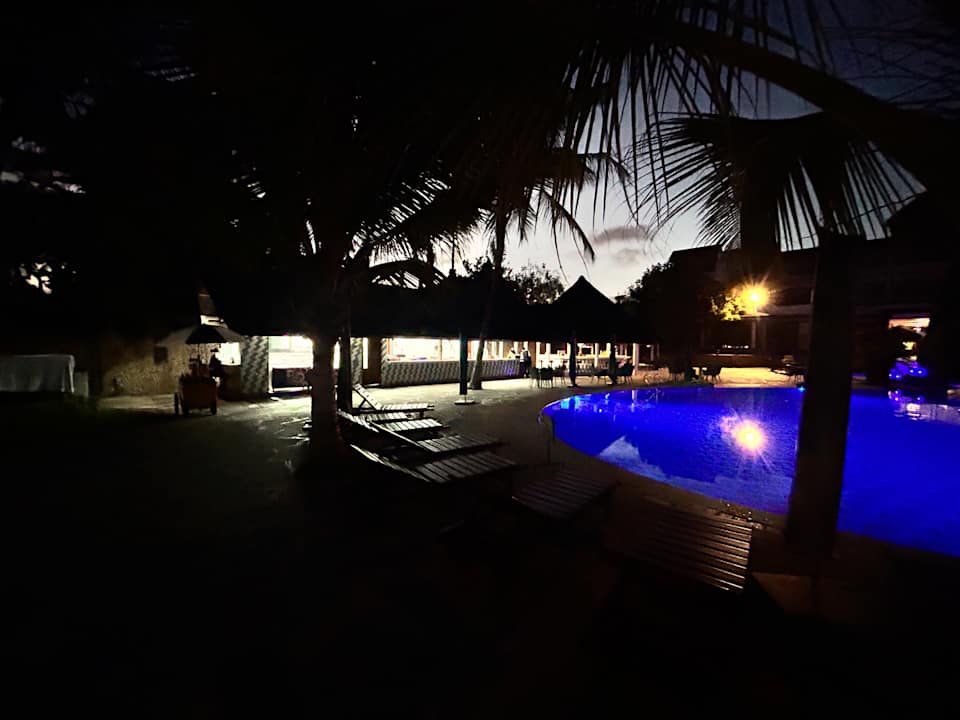 Pool Travellers Beach Hotel & Club