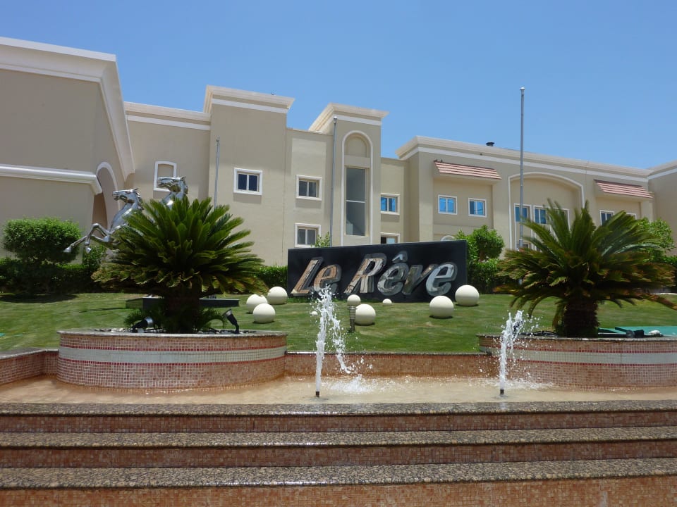 Eingang Premier Le Reve Hotel & Spa
