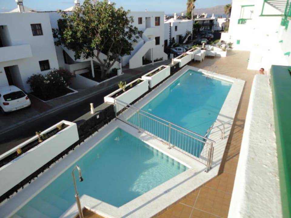 Der kleine Pool mit der Terrasse Apartamentos Europa
