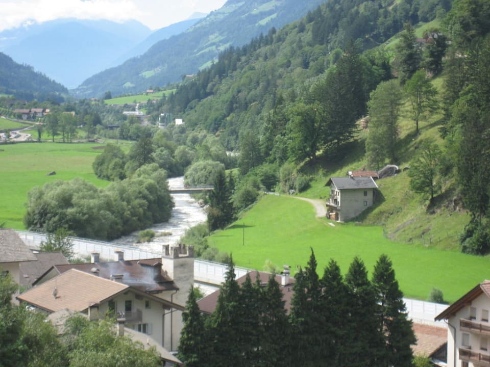 Blick nach Meran Appartements Residence Königsrainer