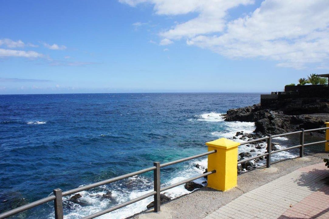 Plaza kolo hotelu Hotel Catalonia Punta del Rey