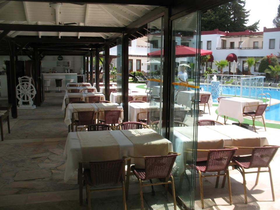 Bar przy basenie Club Cherry hotel