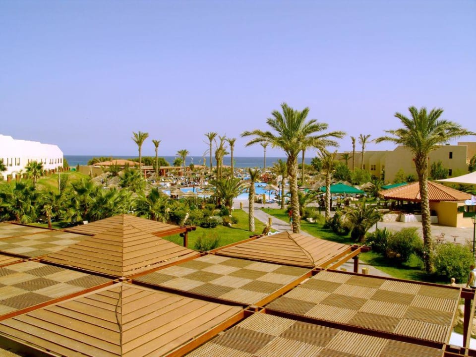 Blick von der Lobbybar- Terrasse Atlantica Aegean Blue