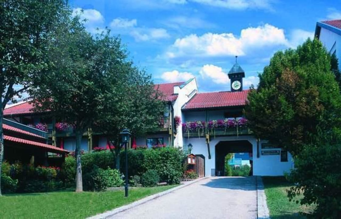 Hausansicht Sommer Hotel Glockenspiel Poseidontherme