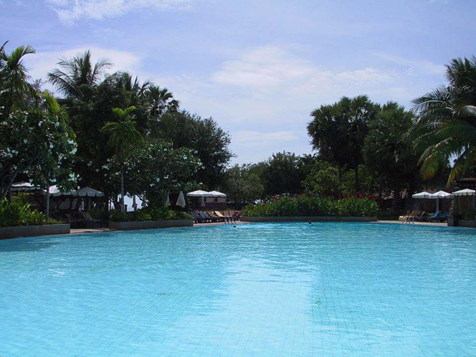 Pool Hotel Regency Wing