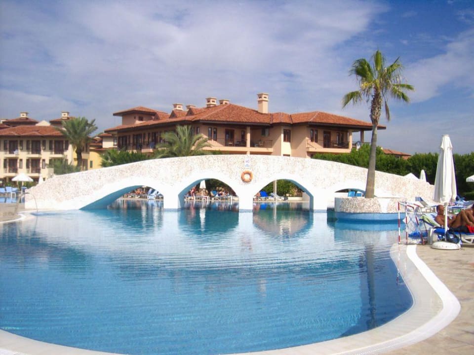Der große Pool Club Grand Side