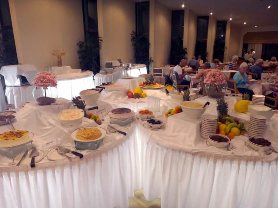 Büfett Constantinou Bros Athena Beach Hotel
