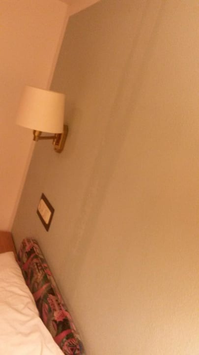 Komische Streifenbildung an der Bettwückwand Hotel Bergland-Hof