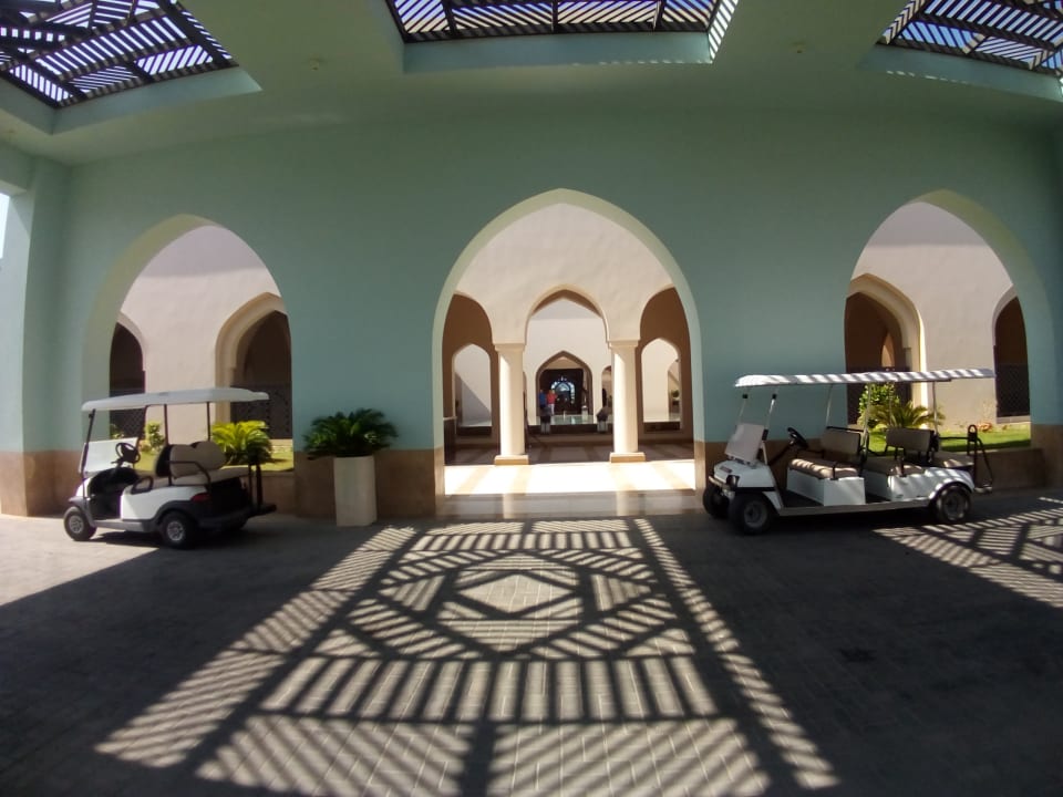 Lobby Salalah Rotana Resort