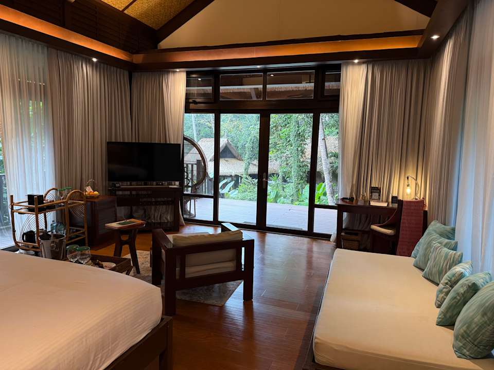 Zimmer Lihim Resorts