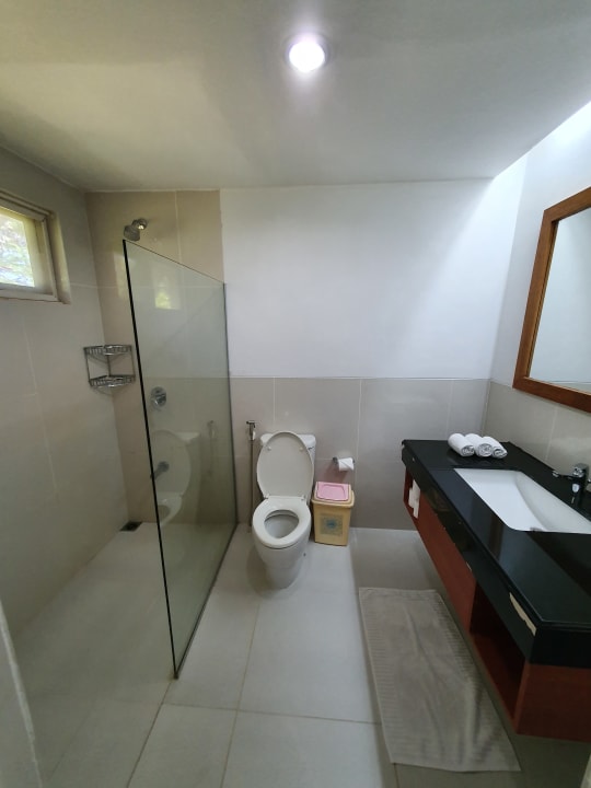 Zimmer Equator Village Resort
