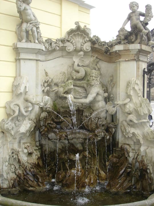 Brunnen am Hoteleingang Hotel Taschenbergpalais Kempinski Dresden