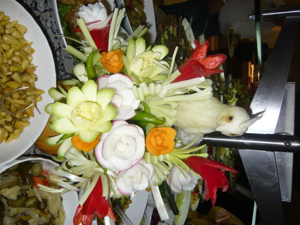 Handgeschnitzte Figuren aus Gemüse Crystal De Luxe Comfort Collection