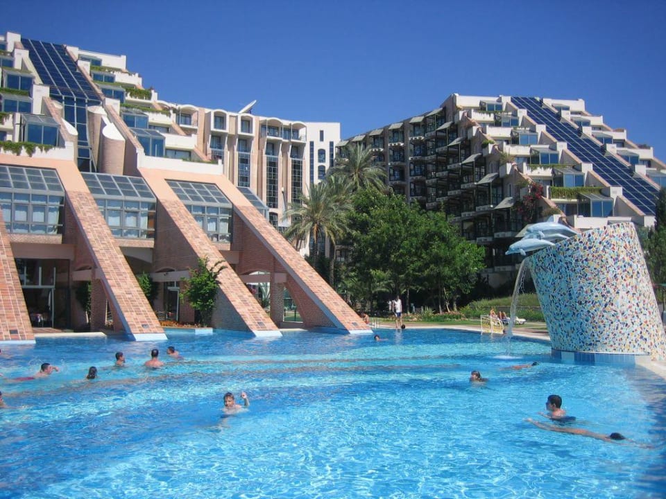 Hotelrückseite mit Poollandschaft Limak Limra Hotel & Resort