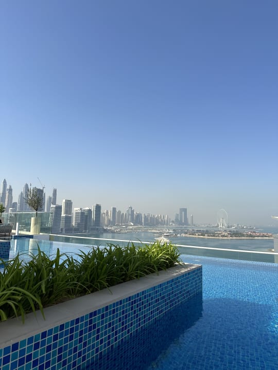 Pool NH Collection Dubai The Palm