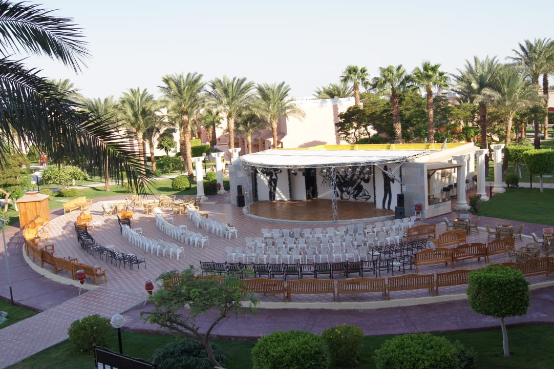 Theater Beach Albatros Resort