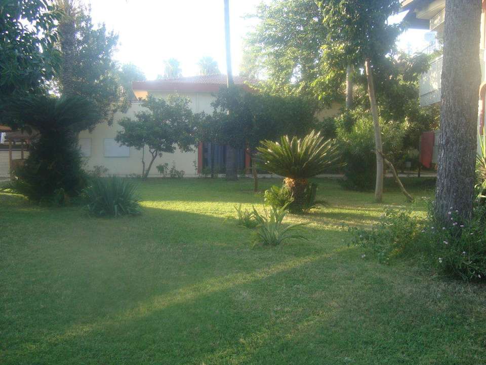 Gartenansicht Hotel Sirma