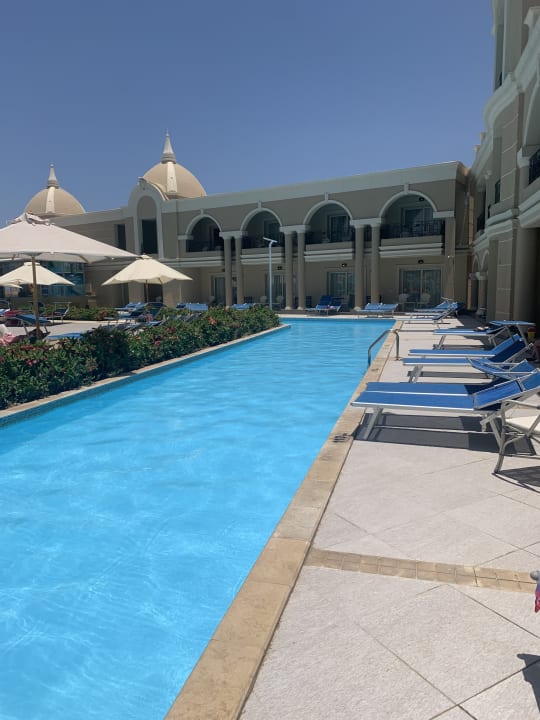 Pool Titanic Royal