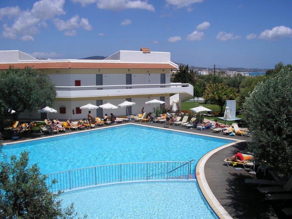 Poolblick von der Dachbar Lydia Maris Resort & Spa