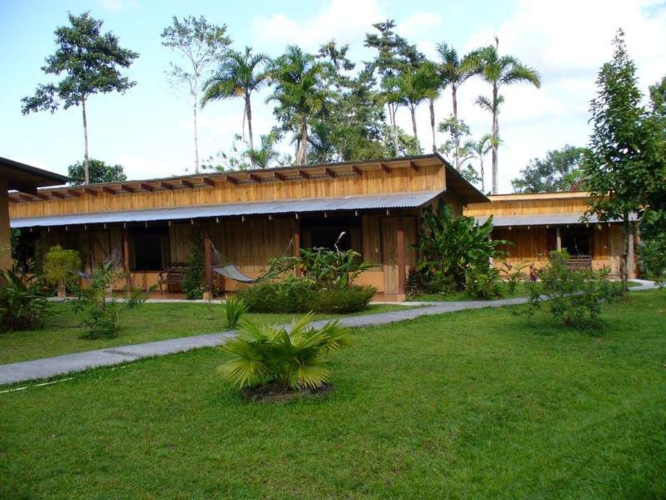 Außenansicht auf die Zimmer Hotel La Catarata Eco Lodge