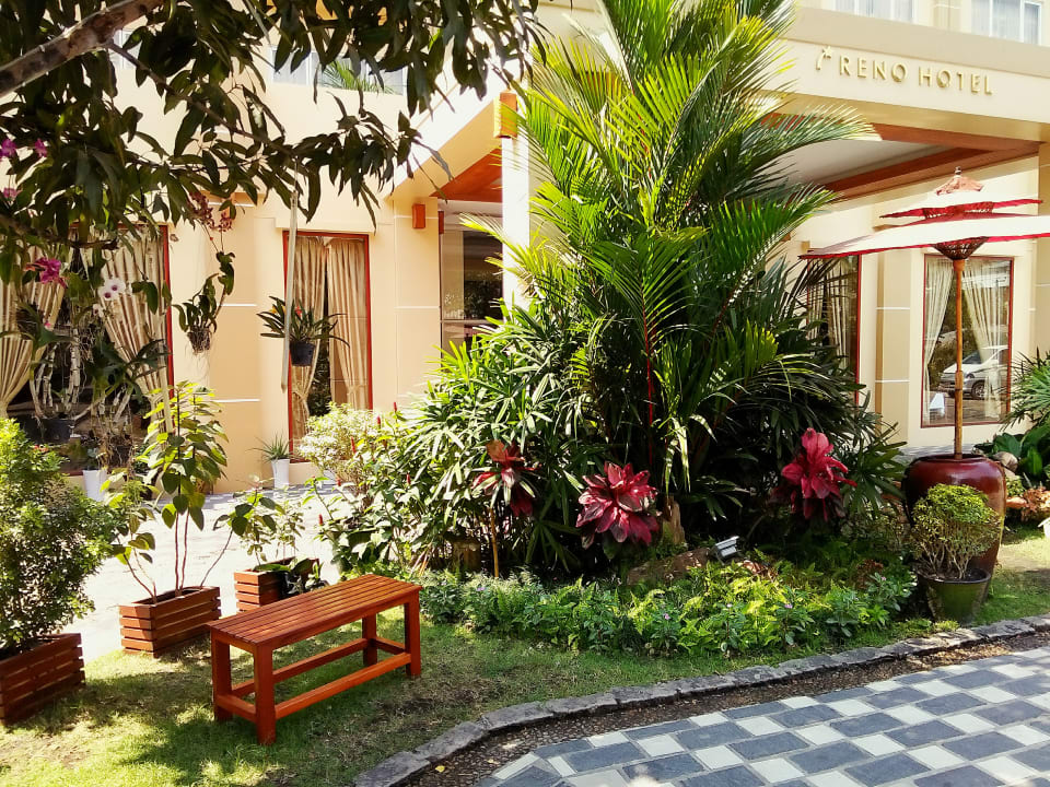 Gartenanlage RENO HOTEL Yangon
