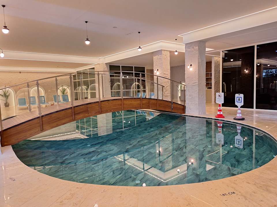 Pool Hotel Grand Ring