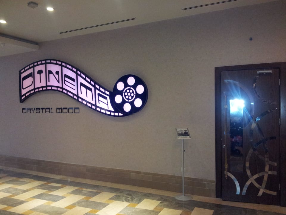 Kino mit Filmen in verschiedenen Sprachen Crystal Sunset Pearl Collection