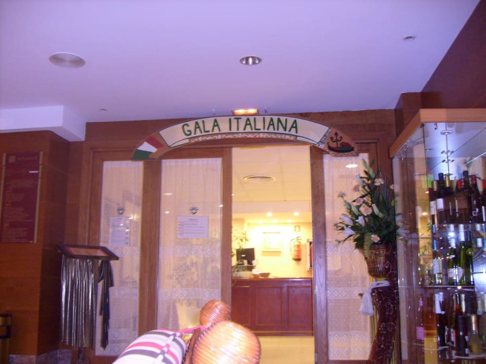Eingangsbereich zum Restaurant Valentin Grand Park Suite Hotel