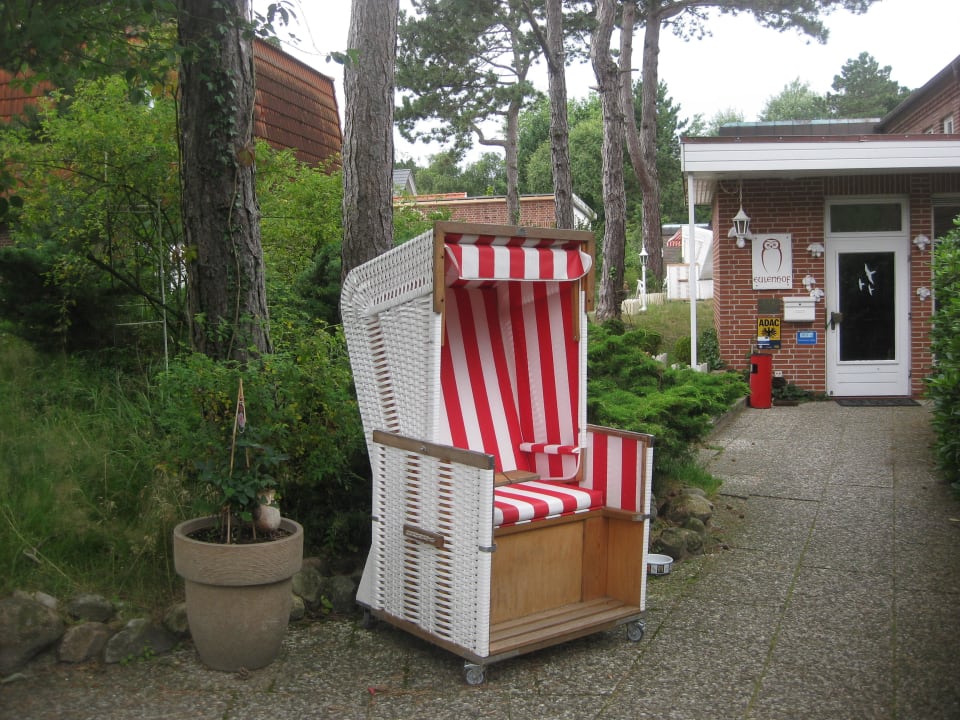 Blick auf den Eingangsbereich Dünenhotel Eulenhof