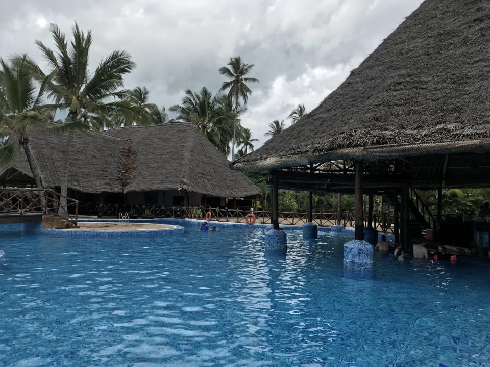 Pool Ocean Paradise Resort & Spa