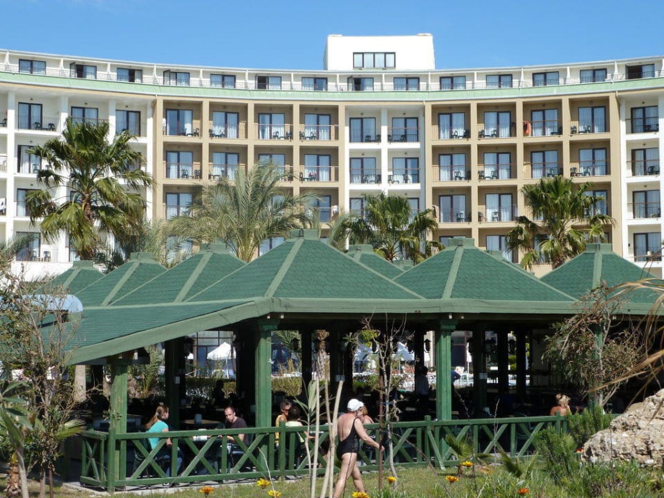 Blick von Strand auf Hotel Selectum Family Comfort Side
