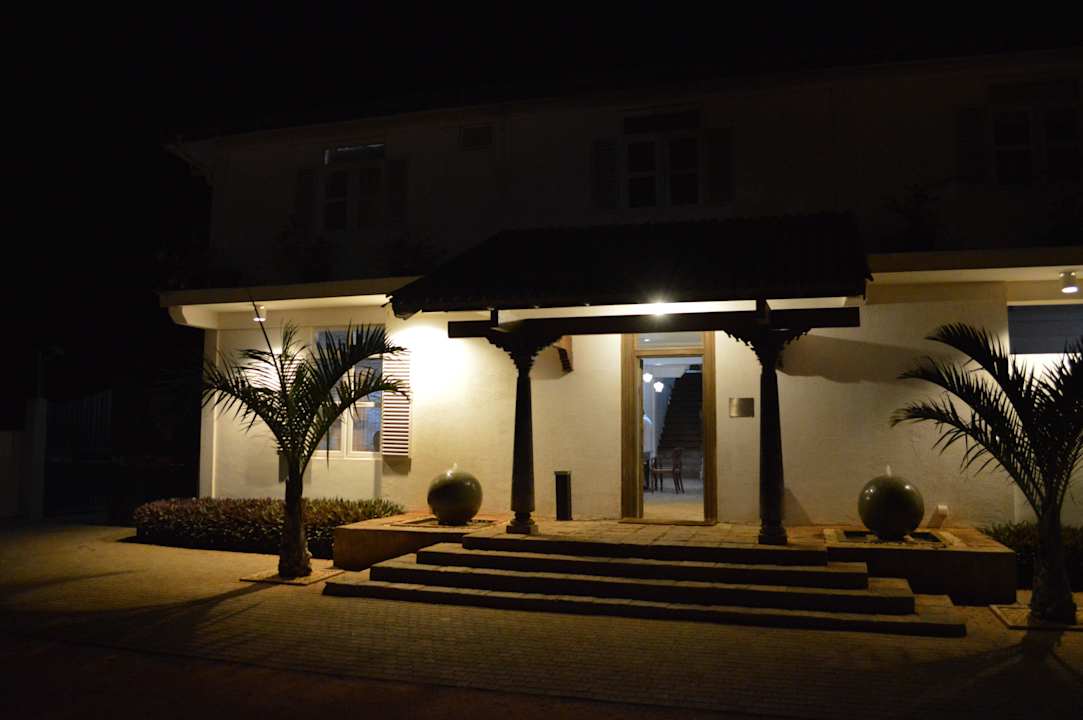 Hoteleingang Hotel Pigeon Island Beach Resort