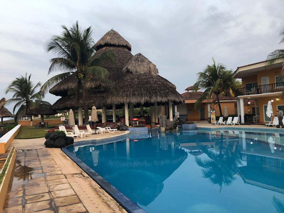 Pool Hotel Cayman Suites