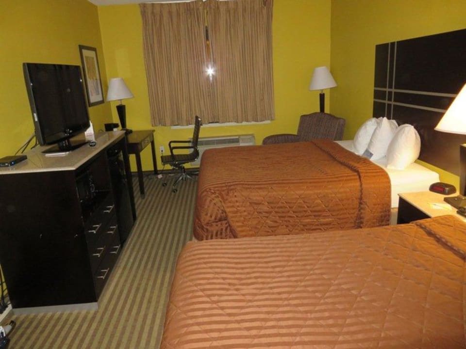 Großes sauberes Zimmer mitTV und Kühlschrank Quality Inn Middleboro Plymouth