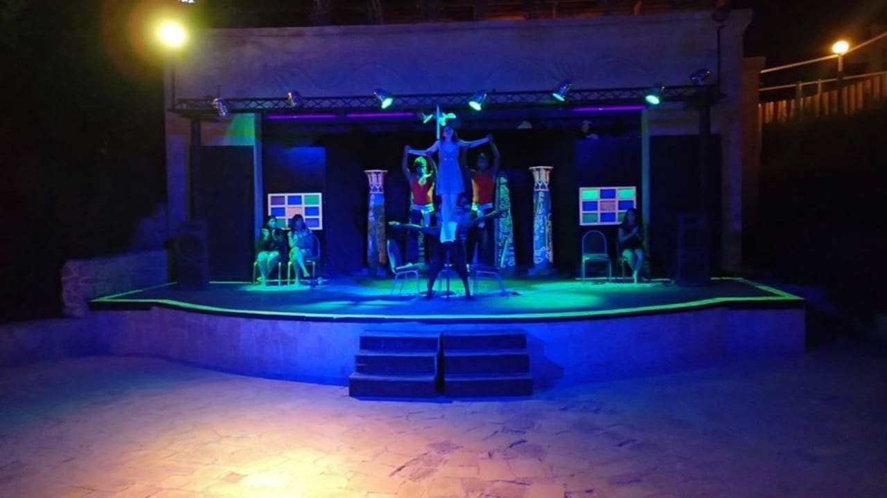 Wieczorne show Dreams Vacation Resort