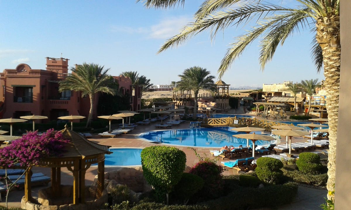 Blick auf den Pool Charmillion Sea Life Resort