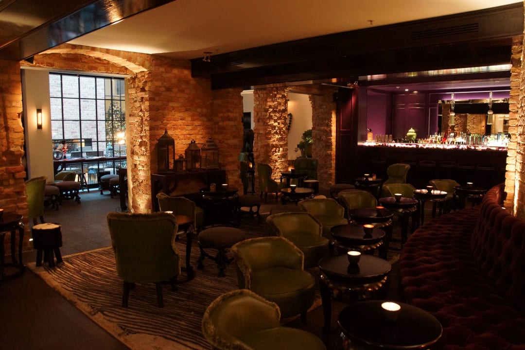 Schöne Dekoration und Beleuchtung. Hotel Zoo Berlin