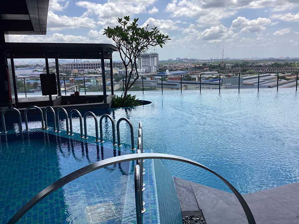 Pool Doubletree By Hilton Shah Alam I-City