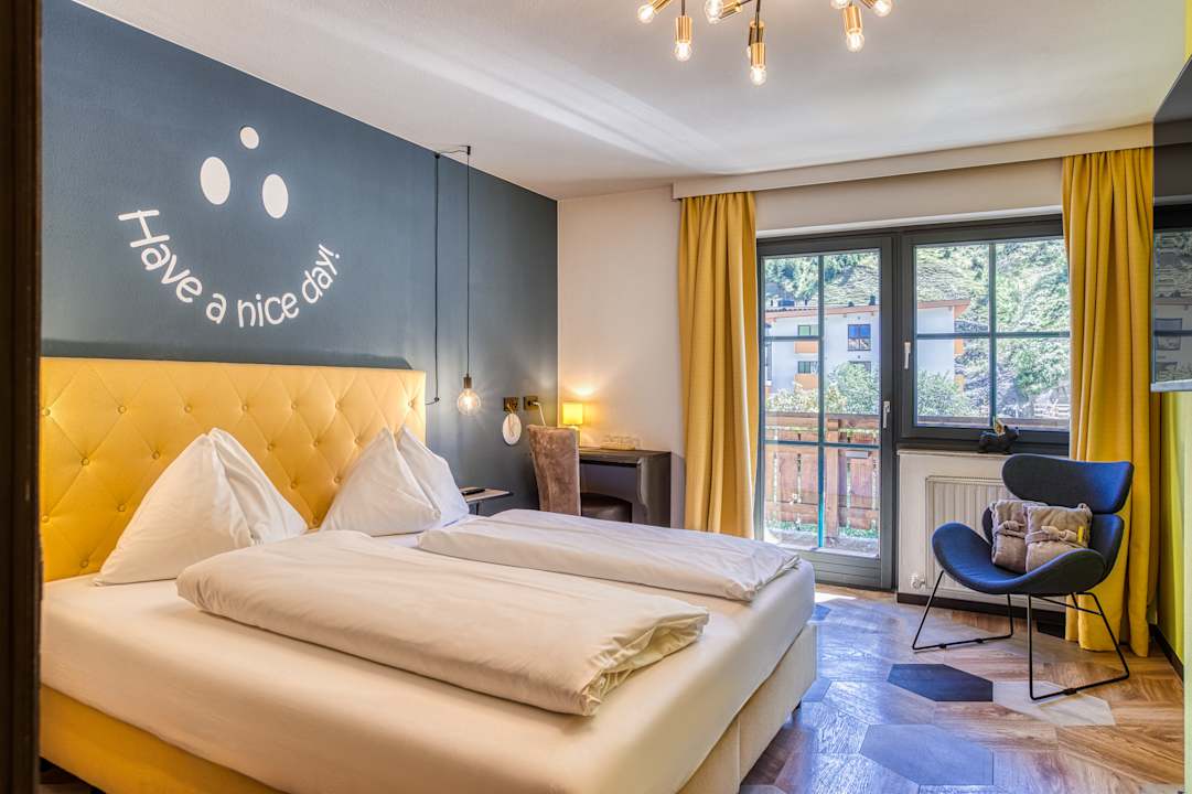 Zimmer Boutique House happYellow