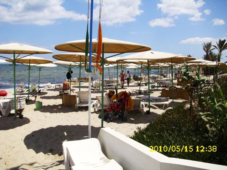 Strand vorm Hotel Hotel El Mouradi Skanes Beach