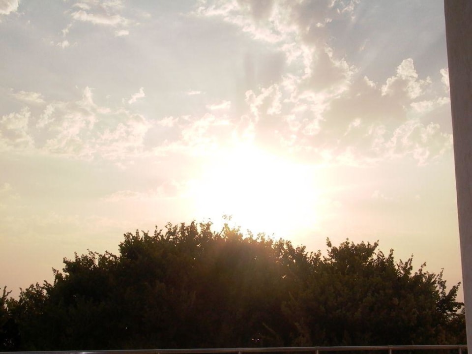 Sonnenuntergang über dem Melas Resort Richtung Sunrise Queen Melas Holiday Village
