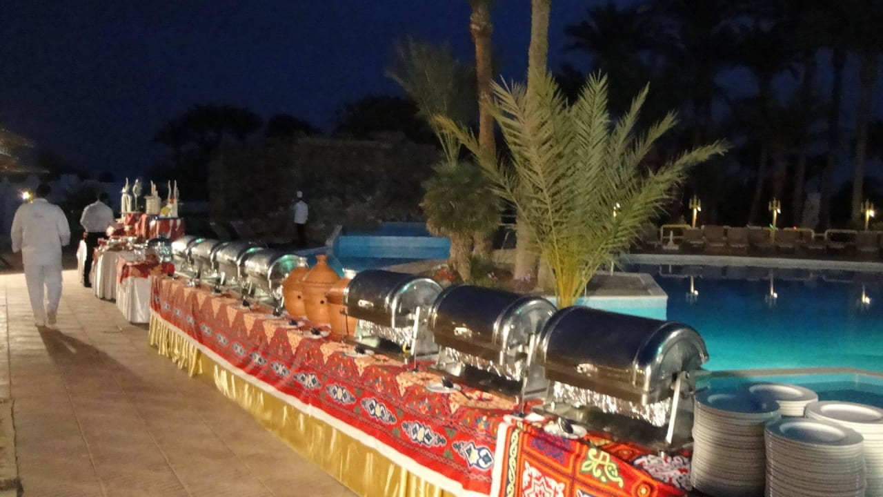 Ужин около бассейна Shams Safaga Resort
