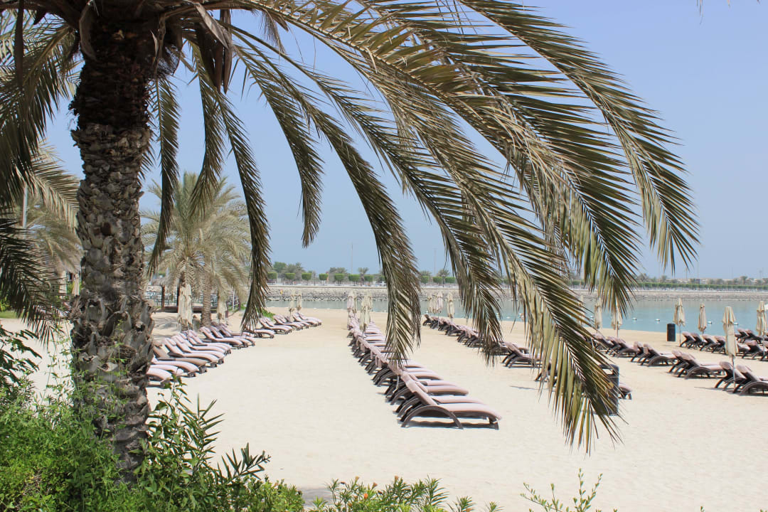 Hotel Strand vom Weg aus Radisson Blu Hotel & Resort Abu Dhabi Corniche