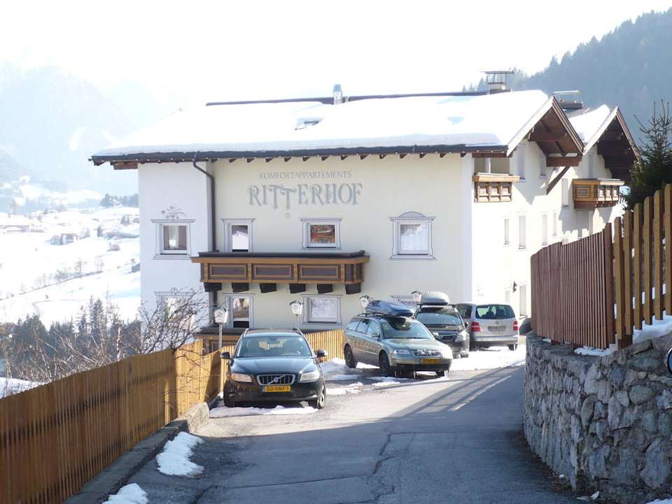 Ansicht von der Bergzufahrt aus Apartments Ritterhof